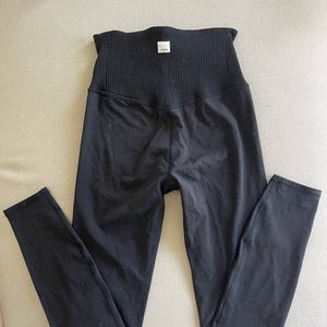 Vuori black ribbed leggings